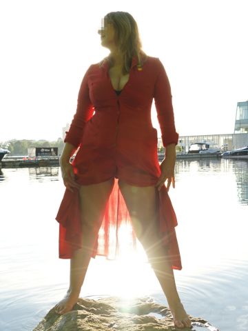 Лена Игривая